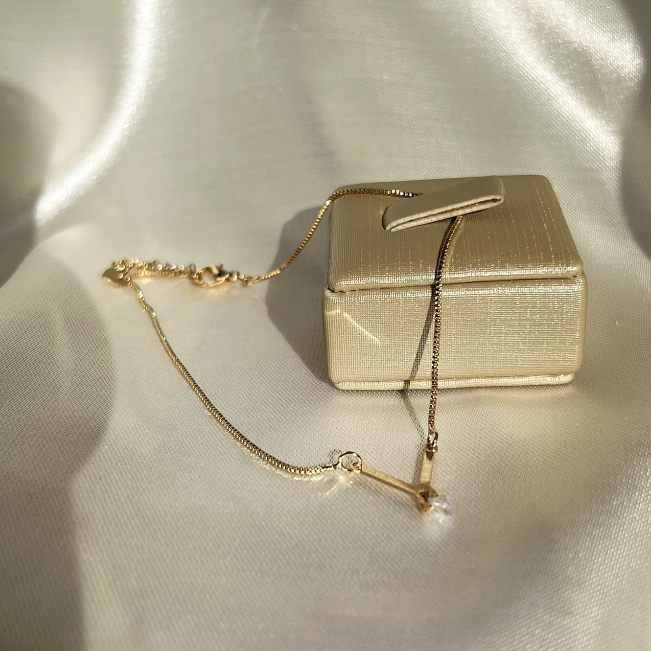 Tornozeleira V com Cristais