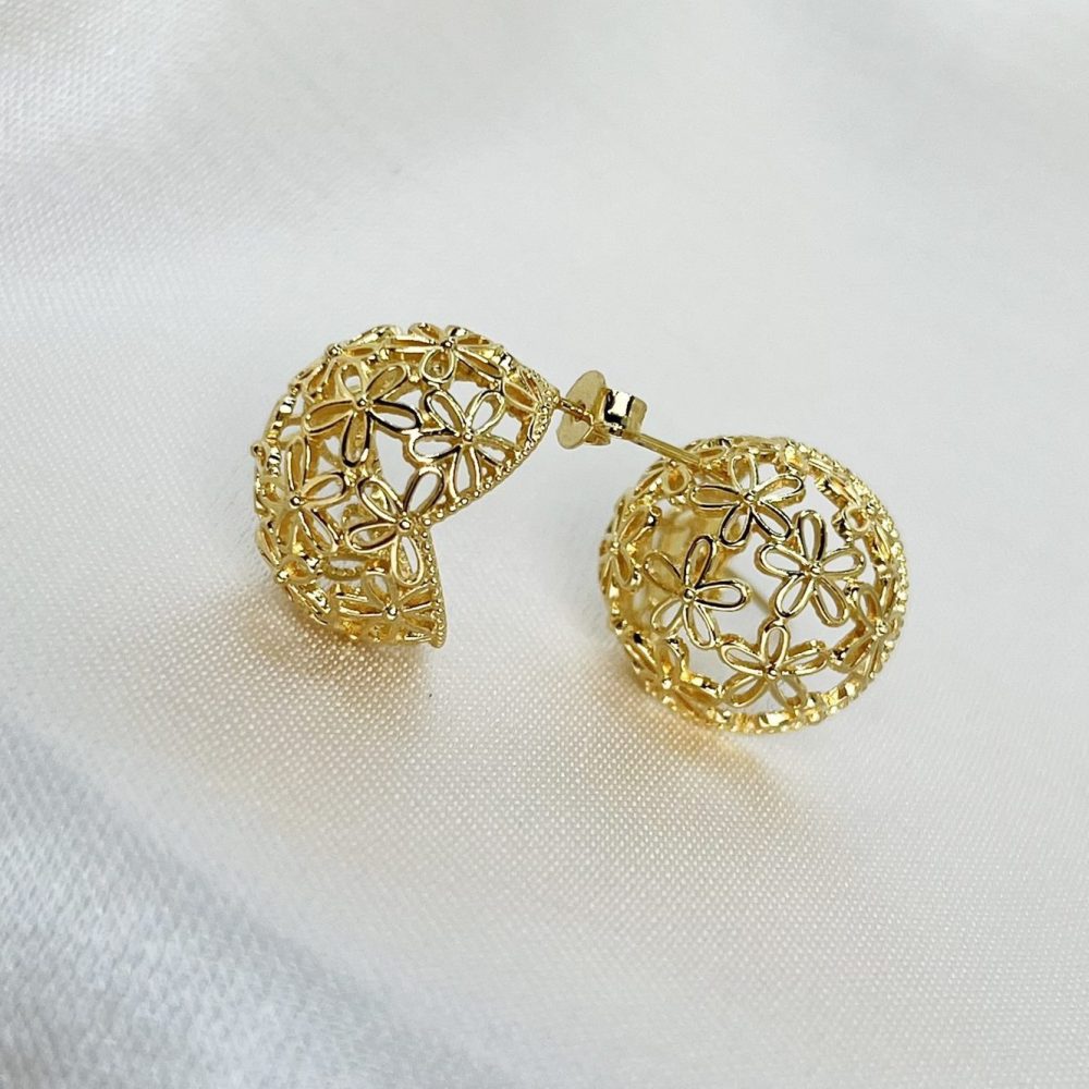 Brinco Esfera Vazado Flores