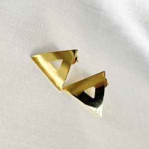 Brinco Triângulo Vazado