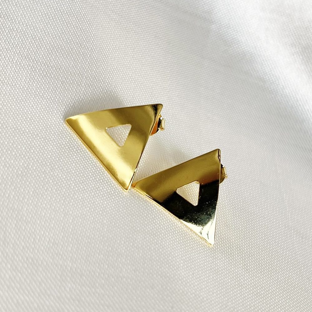 Brinco Triângulo Vazado