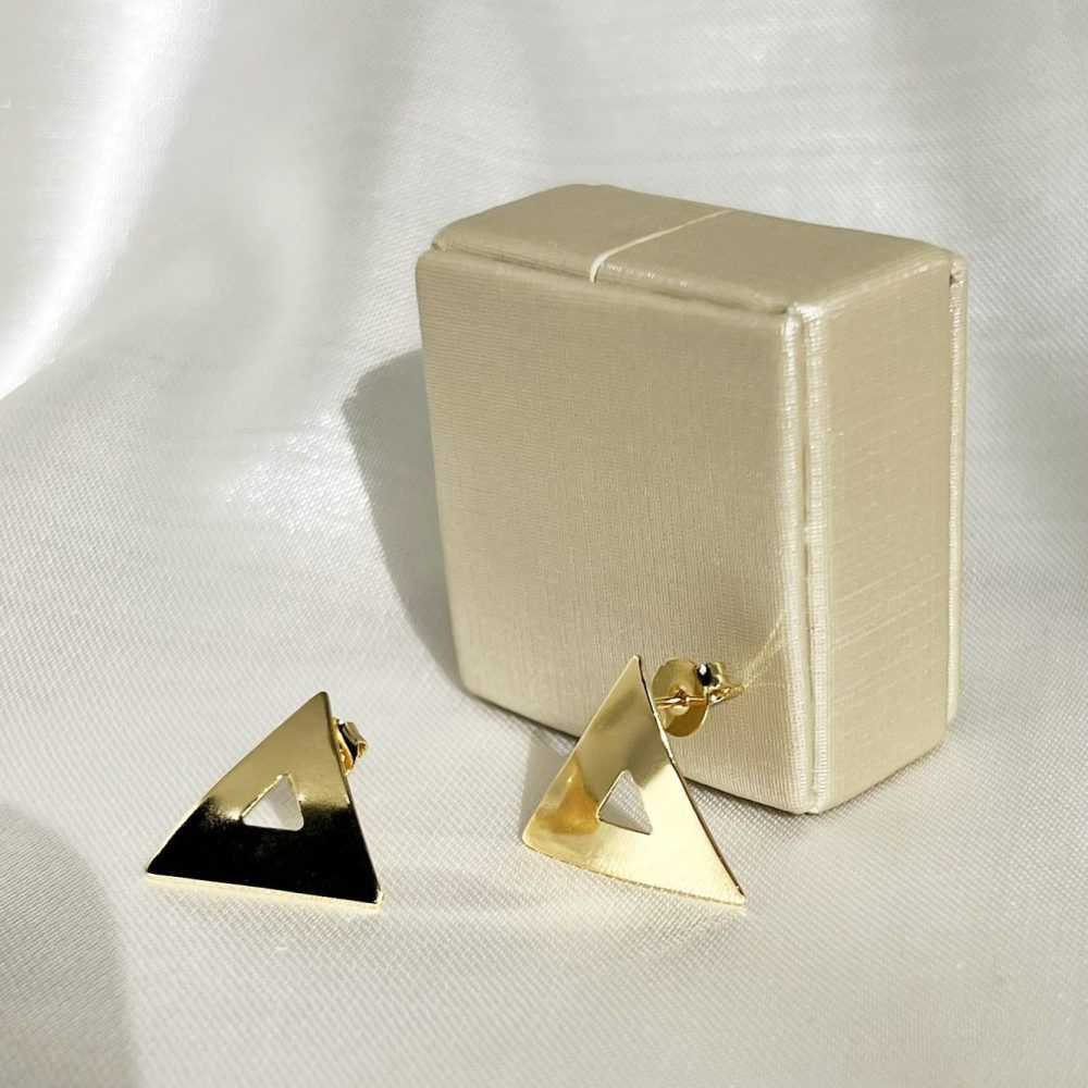 Brinco Triângulo Vazado - Imagem 2