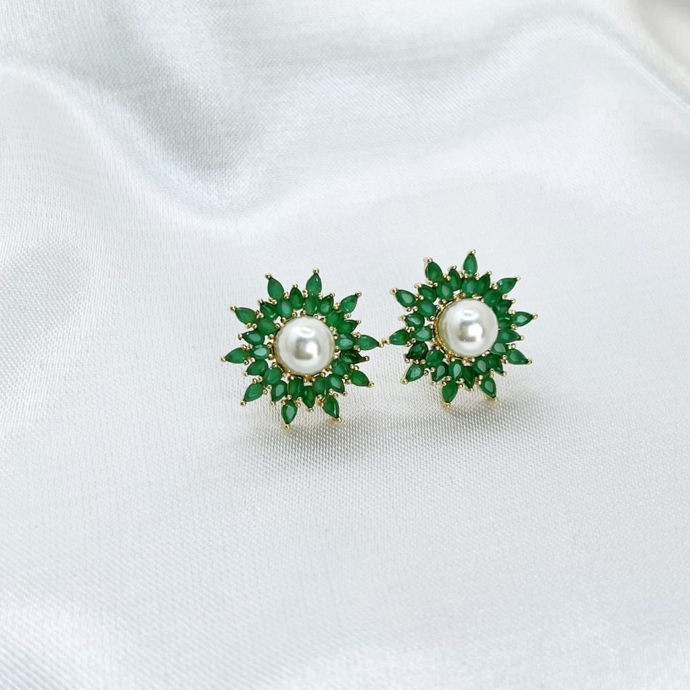 Brinco Girassol Zircônia Verde Esmeralda com Pérola