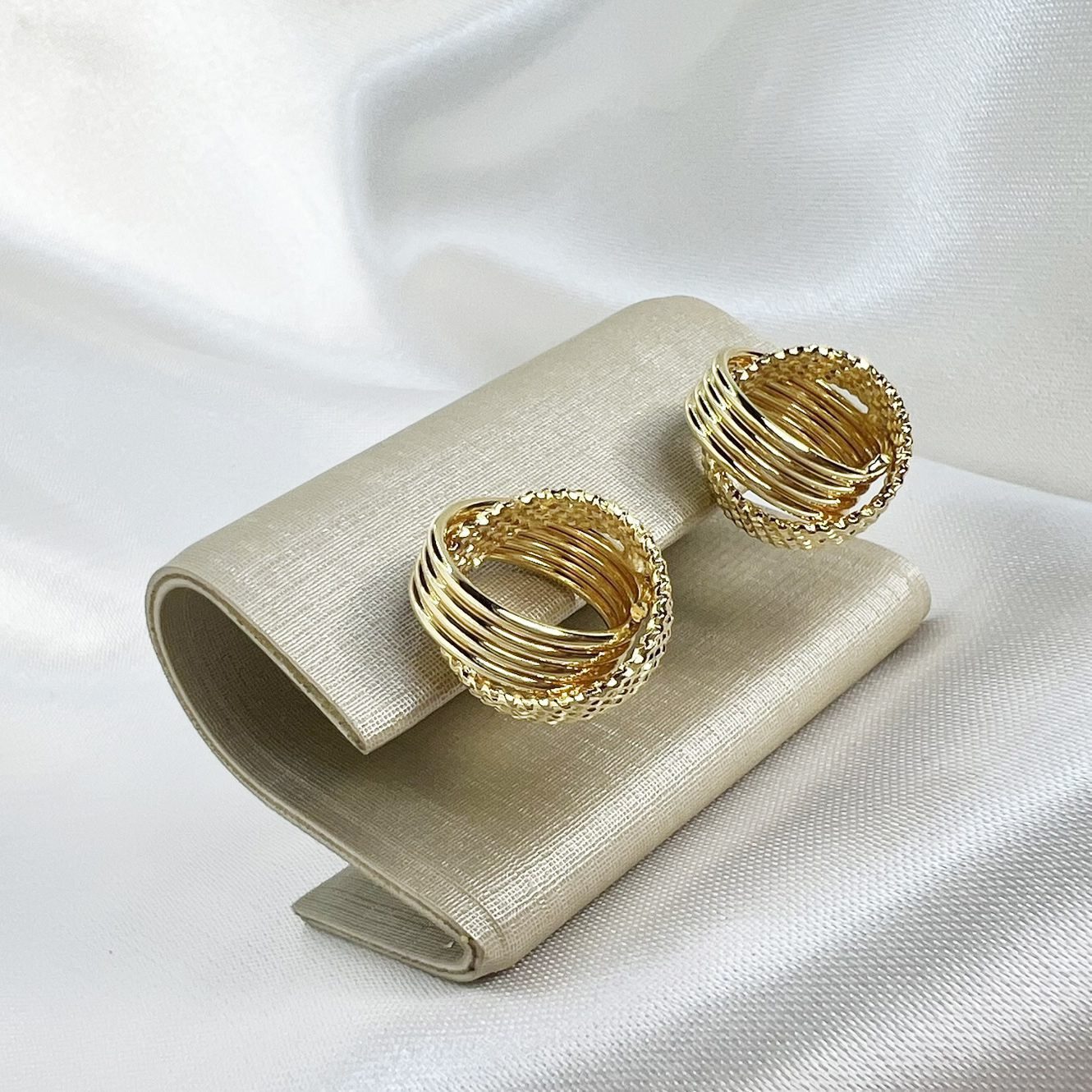 Brinco Argola Entrelaçada Média - Imagem 4