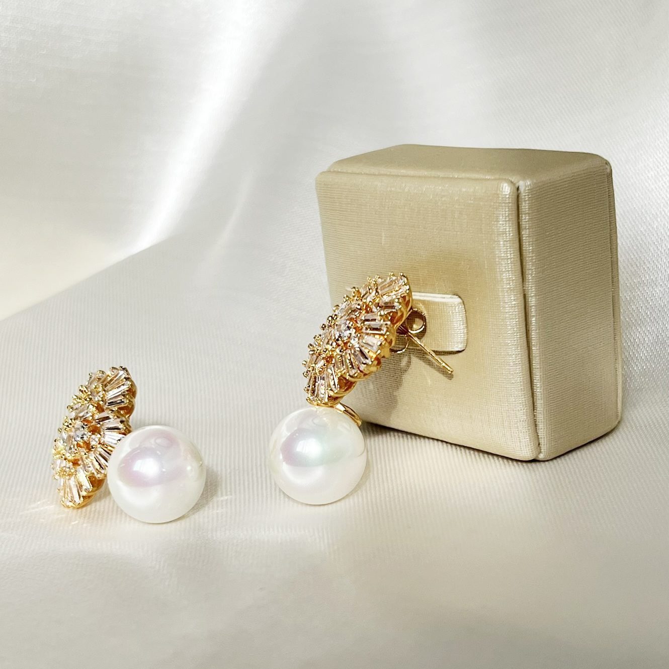 Brinco Flor Strass e Pérola - Imagem 2