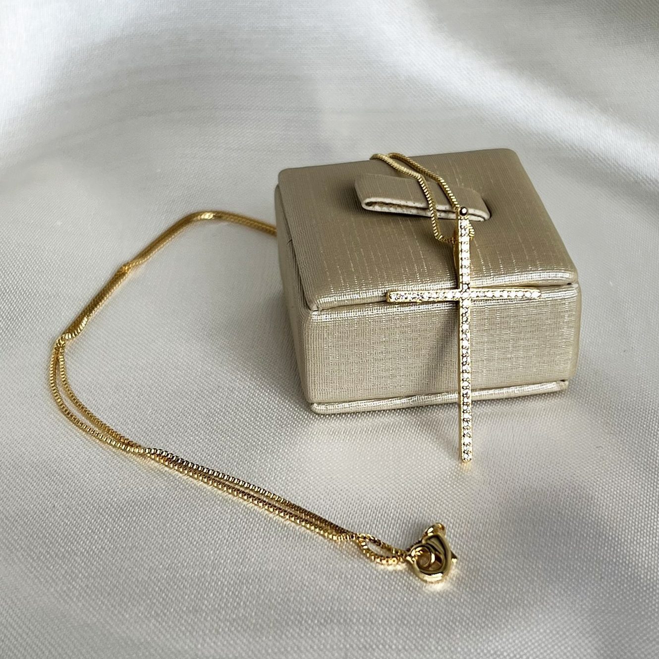 Colar Cruz Cravejada