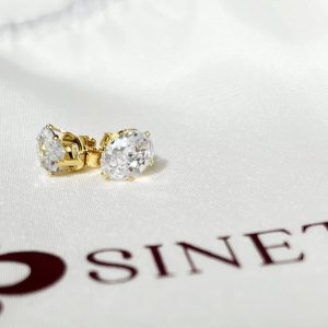 Brinco Oval Ponto de Luz